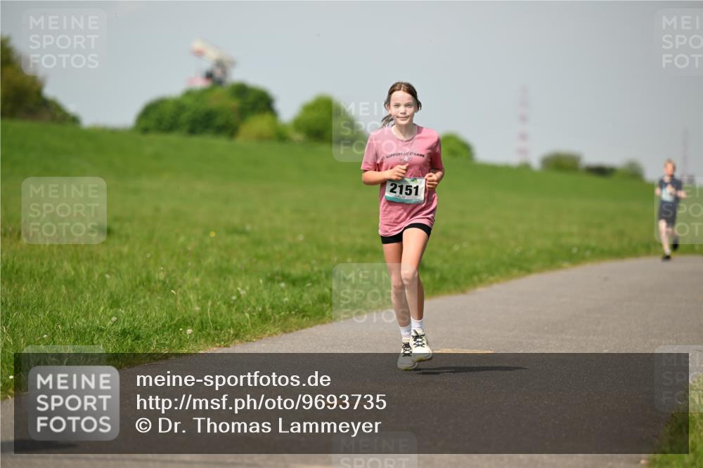 10.05.2026 - 8. Wedeler Halbmarathon Dr. Thomas Lammeyer http://msf.ph/oto/9693735 10.05.2026 11:18:22 Laufen 2151 meine-sportfotos.de