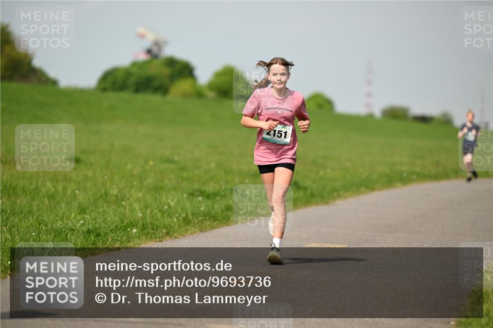 10.05.2026 - 8. Wedeler Halbmarathon Dr. Thomas Lammeyer http://msf.ph/oto/9693736 10.05.2026 11:18:22 Laufen 2151 meine-sportfotos.de