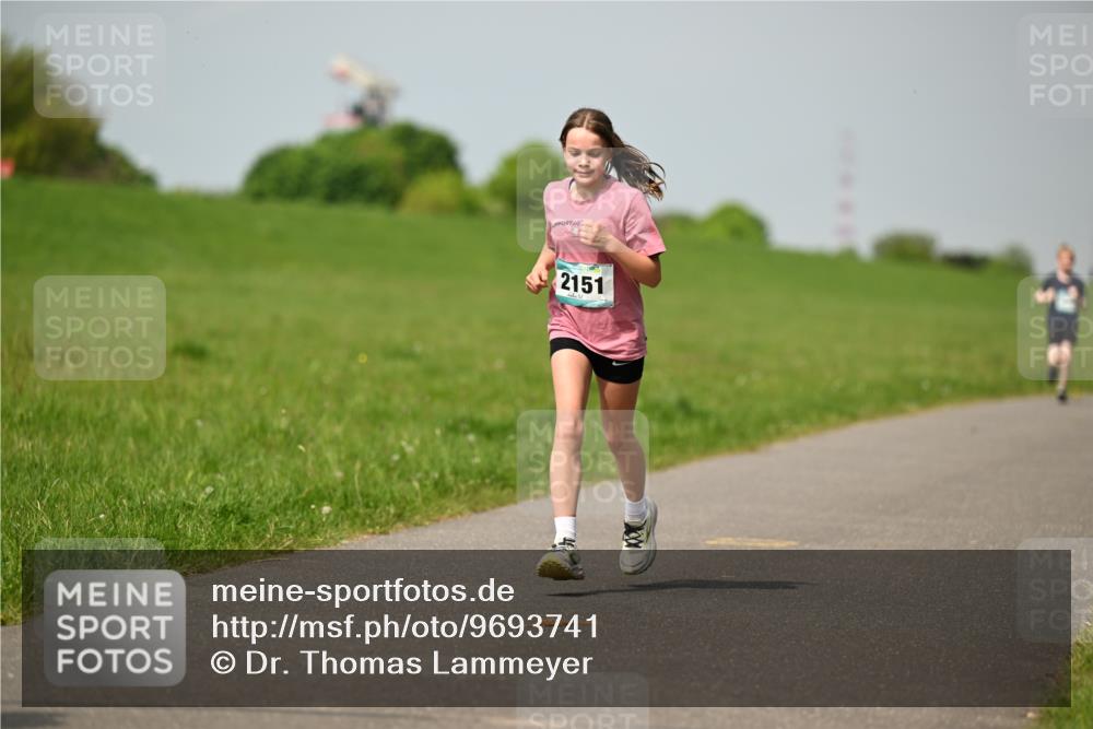 10.05.2026 - 8. Wedeler Halbmarathon Dr. Thomas Lammeyer http://msf.ph/oto/9693741 10.05.2026 11:18:22 Laufen 2151 meine-sportfotos.de