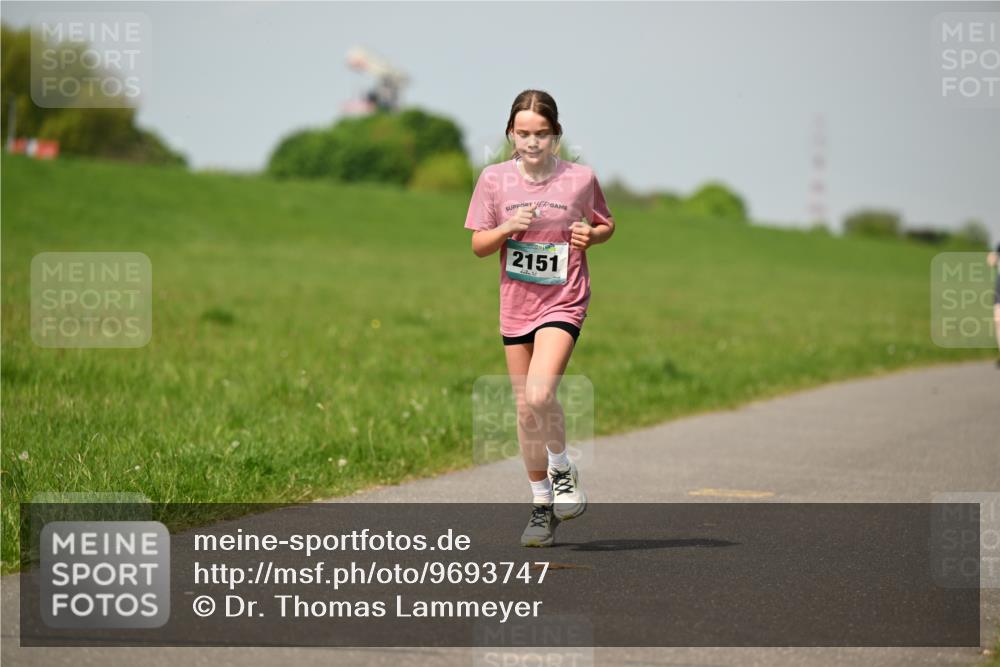10.05.2026 - 8. Wedeler Halbmarathon Dr. Thomas Lammeyer http://msf.ph/oto/9693747 10.05.2026 11:18:23 Laufen 2151 meine-sportfotos.de