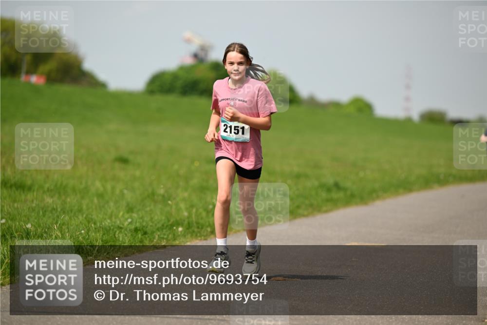 10.05.2026 - 8. Wedeler Halbmarathon Dr. Thomas Lammeyer http://msf.ph/oto/9693754 10.05.2026 11:18:23 Laufen 2151 meine-sportfotos.de