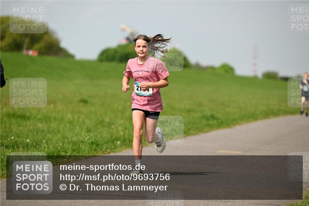 10.05.2026 - 8. Wedeler Halbmarathon Dr. Thomas Lammeyer http://msf.ph/oto/9693756 10.05.2026 11:18:23 Laufen  meine-sportfotos.de