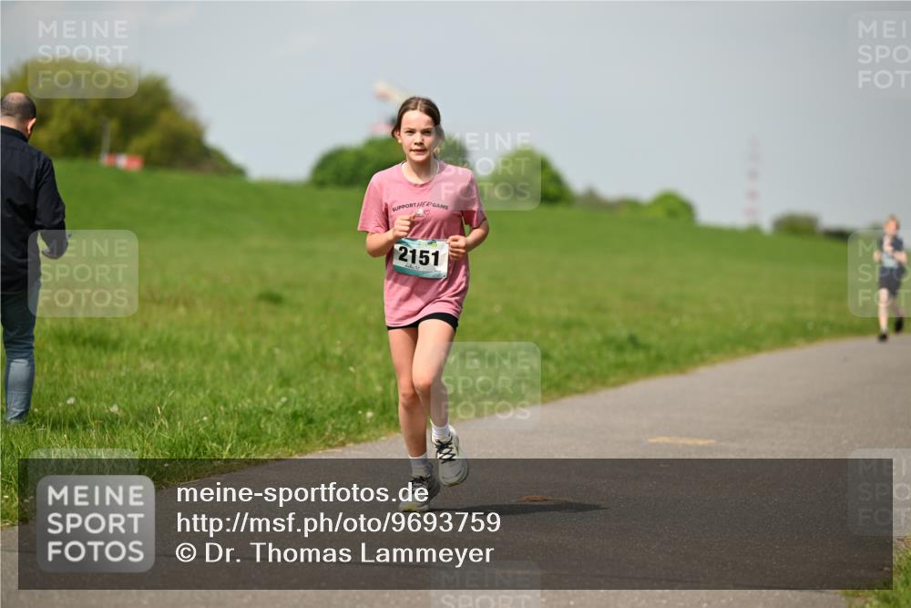 10.05.2026 - 8. Wedeler Halbmarathon Dr. Thomas Lammeyer http://msf.ph/oto/9693759 10.05.2026 11:18:23 Laufen 2151 meine-sportfotos.de