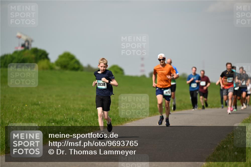 10.05.2026 - 8. Wedeler Halbmarathon Dr. Thomas Lammeyer http://msf.ph/oto/9693765 10.05.2026 11:18:32 Laufen 2038, 572 meine-sportfotos.de