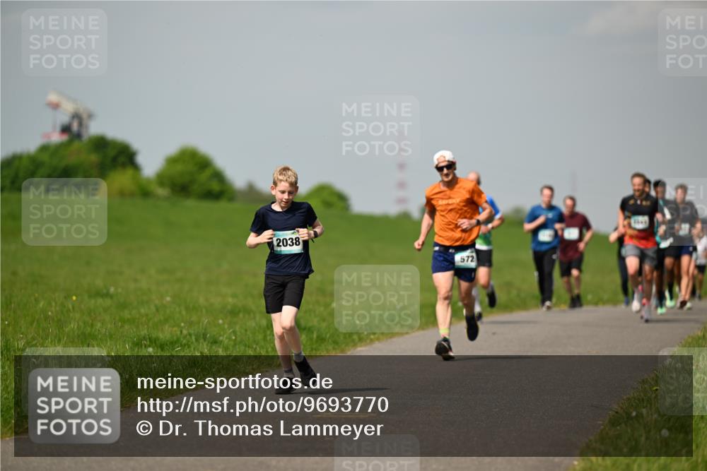 10.05.2026 - 8. Wedeler Halbmarathon Dr. Thomas Lammeyer http://msf.ph/oto/9693770 10.05.2026 11:18:33 Laufen 2038, 572 meine-sportfotos.de