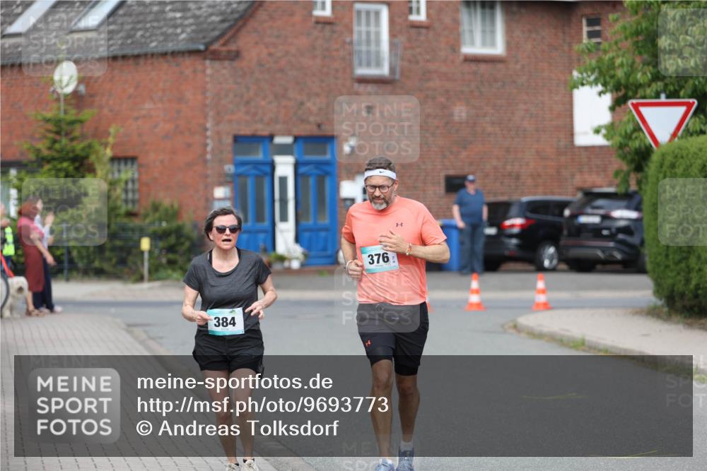 10.05.2026 - 8. Wedeler Halbmarathon Andreas Tolksdorf http://msf.ph/oto/9693773 10.05.2026 10:20:07 Laufen 384, 376 meine-sportfotos.de