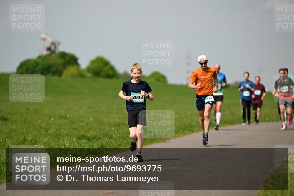 10.05.2026 - 8. Wedeler Halbmarathon Dr. Thomas Lammeyer http://msf.ph/oto/9693775 10.05.2026 11:18:33 Laufen 2038, 572 meine-sportfotos.de