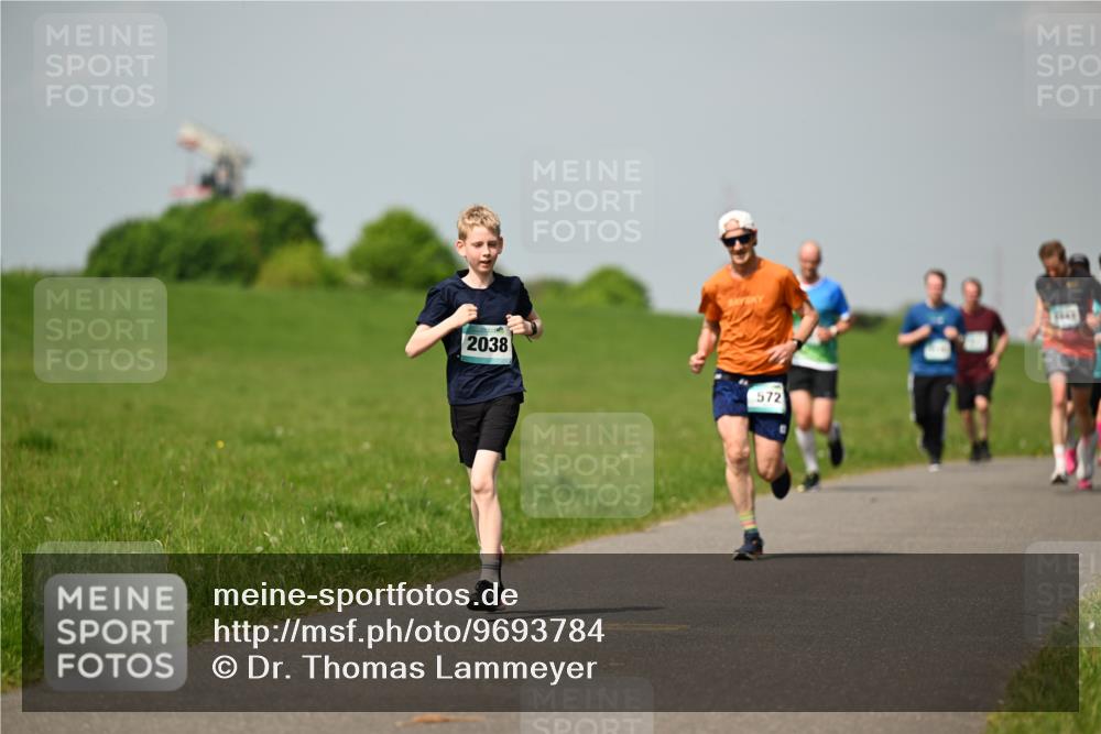 10.05.2026 - 8. Wedeler Halbmarathon Dr. Thomas Lammeyer http://msf.ph/oto/9693784 10.05.2026 11:18:33 Laufen 2038, 572, 3244 meine-sportfotos.de