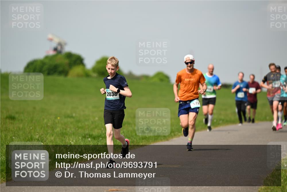 10.05.2026 - 8. Wedeler Halbmarathon Dr. Thomas Lammeyer http://msf.ph/oto/9693791 10.05.2026 11:18:34 Laufen 2038, 572 meine-sportfotos.de