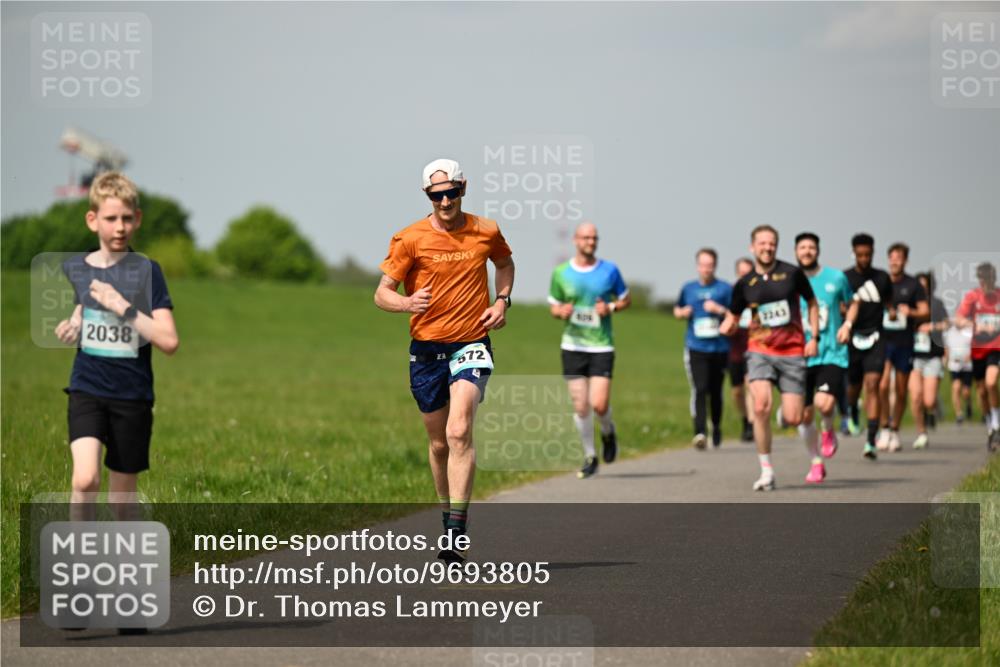 10.05.2026 - 8. Wedeler Halbmarathon Dr. Thomas Lammeyer http://msf.ph/oto/9693805 10.05.2026 11:18:35 Laufen 2038, 572, 3243 meine-sportfotos.de