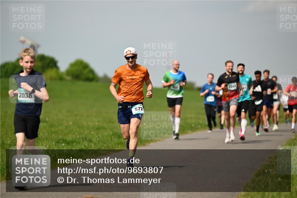 10.05.2026 - 8. Wedeler Halbmarathon Dr. Thomas Lammeyer http://msf.ph/oto/9693807 10.05.2026 11:18:35 Laufen 2038, 572 meine-sportfotos.de