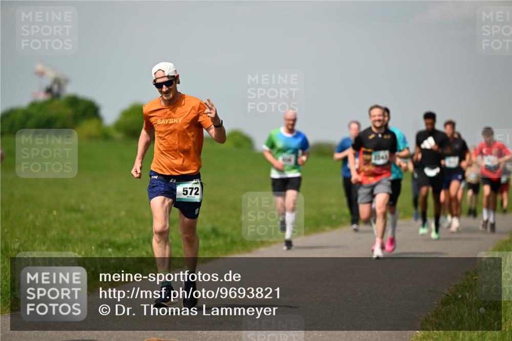 10.05.2026 - 8. Wedeler Halbmarathon Dr. Thomas Lammeyer http://msf.ph/oto/9693821 10.05.2026 11:18:36 Laufen 572, 2345 meine-sportfotos.de