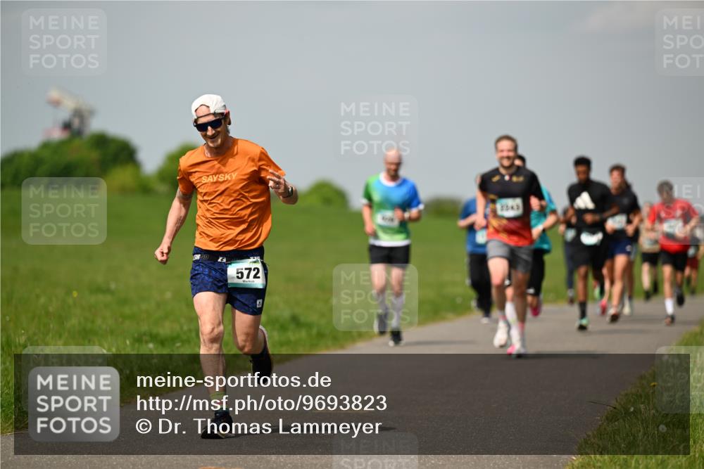 10.05.2026 - 8. Wedeler Halbmarathon Dr. Thomas Lammeyer http://msf.ph/oto/9693823 10.05.2026 11:18:36 Laufen 572, 2345 meine-sportfotos.de
