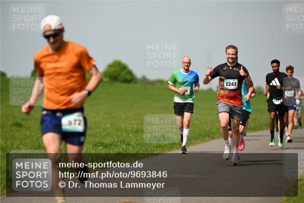 10.05.2026 - 8. Wedeler Halbmarathon Dr. Thomas Lammeyer http://msf.ph/oto/9693846 10.05.2026 11:18:38 Laufen 572, 2243, 842 meine-sportfotos.de