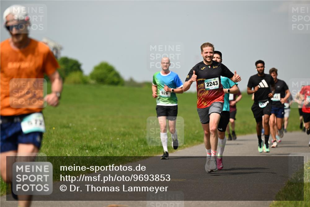 10.05.2026 - 8. Wedeler Halbmarathon Dr. Thomas Lammeyer http://msf.ph/oto/9693853 10.05.2026 11:18:38 Laufen 926, 2243 meine-sportfotos.de