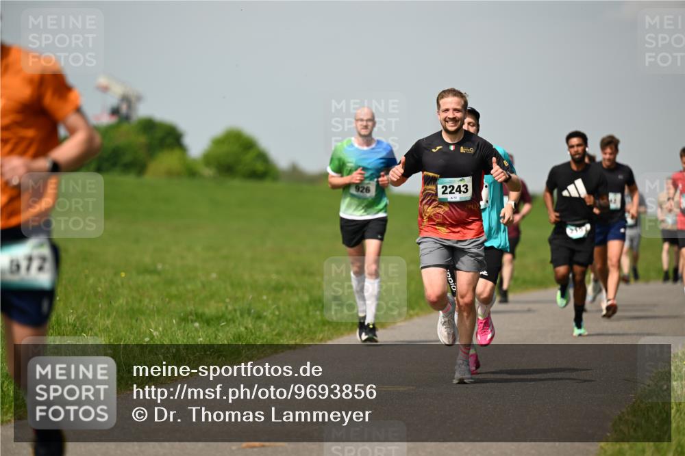 10.05.2026 - 8. Wedeler Halbmarathon Dr. Thomas Lammeyer http://msf.ph/oto/9693856 10.05.2026 11:18:38 Laufen 672, 926, 2243 meine-sportfotos.de