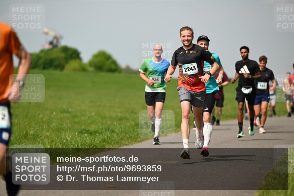 10.05.2026 - 8. Wedeler Halbmarathon Dr. Thomas Lammeyer http://msf.ph/oto/9693859 10.05.2026 11:18:38 Laufen 926, 2243 meine-sportfotos.de