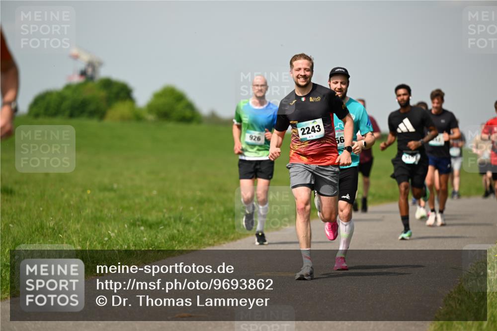 10.05.2026 - 8. Wedeler Halbmarathon Dr. Thomas Lammeyer http://msf.ph/oto/9693862 10.05.2026 11:18:39 Laufen 926, 2243 meine-sportfotos.de