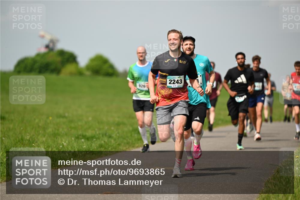 10.05.2026 - 8. Wedeler Halbmarathon Dr. Thomas Lammeyer http://msf.ph/oto/9693865 10.05.2026 11:18:39 Laufen 2243 meine-sportfotos.de