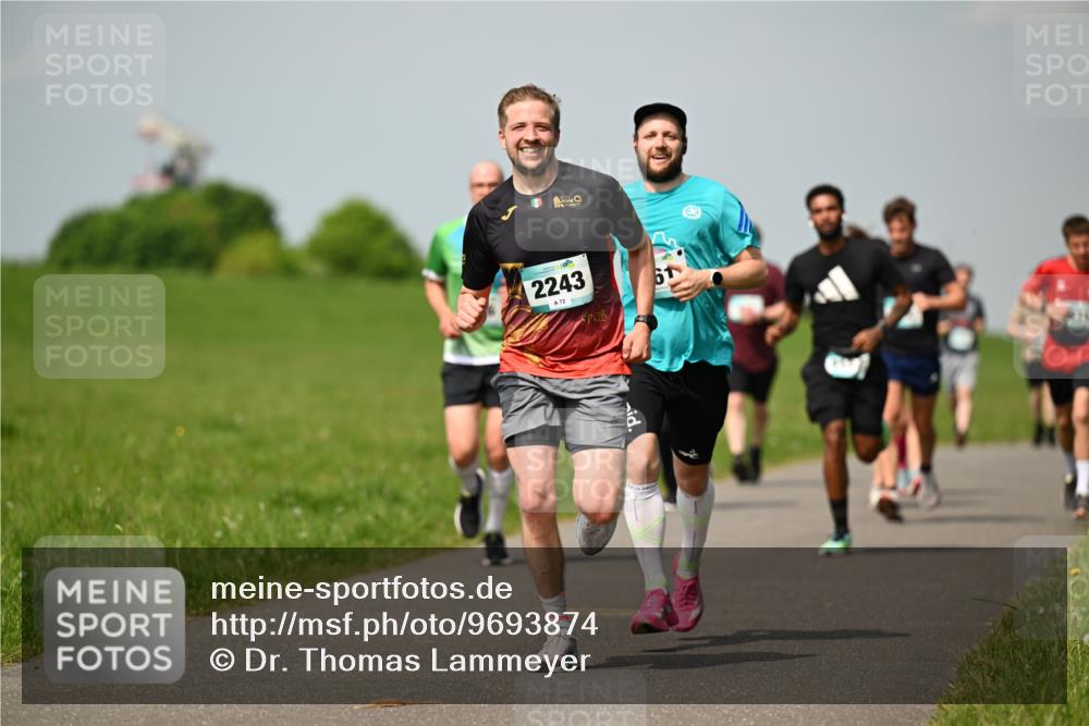 10.05.2026 - 8. Wedeler Halbmarathon Dr. Thomas Lammeyer http://msf.ph/oto/9693874 10.05.2026 11:18:39 Laufen 2243 meine-sportfotos.de