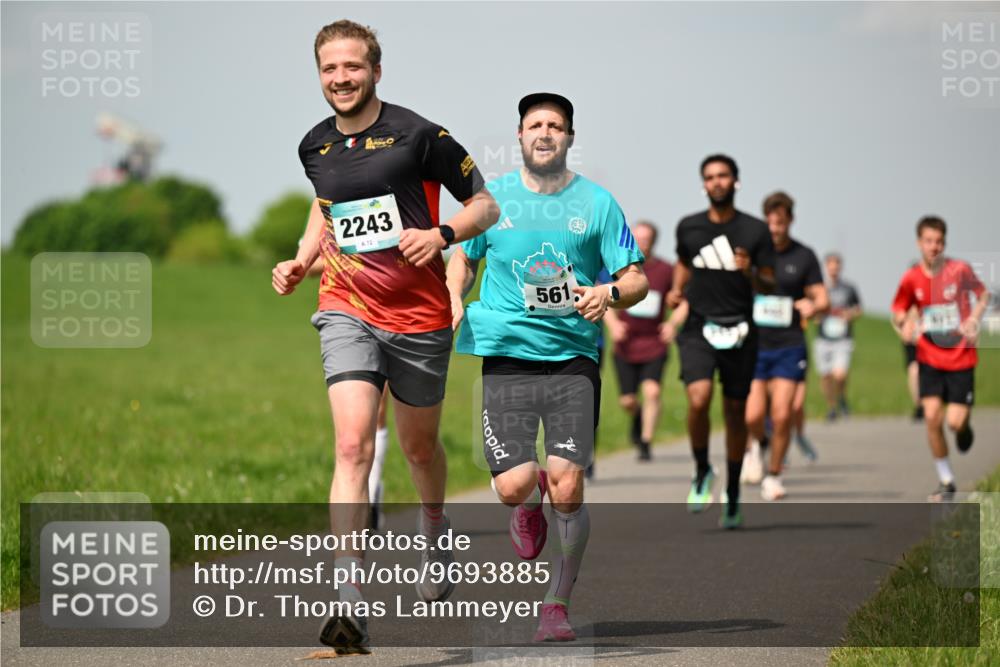 10.05.2026 - 8. Wedeler Halbmarathon Dr. Thomas Lammeyer http://msf.ph/oto/9693885 10.05.2026 11:18:40 Laufen 2243, 561 meine-sportfotos.de