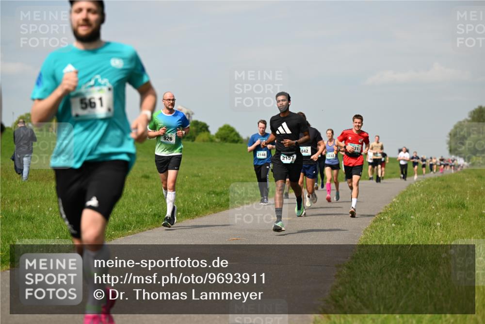 10.05.2026 - 8. Wedeler Halbmarathon Dr. Thomas Lammeyer http://msf.ph/oto/9693911 10.05.2026 11:18:42 Laufen 561, 926, 2148, 2157, 842, 2232 meine-sportfotos.de