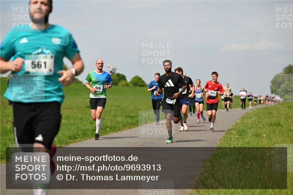 10.05.2026 - 8. Wedeler Halbmarathon Dr. Thomas Lammeyer http://msf.ph/oto/9693913 10.05.2026 11:18:42 Laufen 561, 926, 215, 931, 2232 meine-sportfotos.de