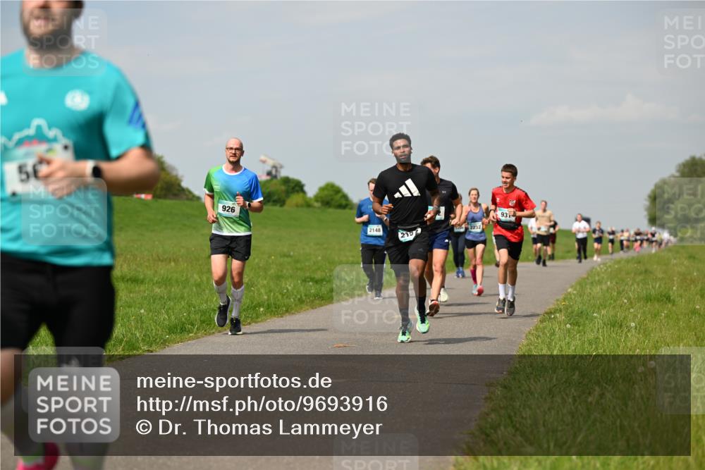 10.05.2026 - 8. Wedeler Halbmarathon Dr. Thomas Lammeyer http://msf.ph/oto/9693916 10.05.2026 11:18:43 Laufen 926, 2232, 2148, 219 meine-sportfotos.de