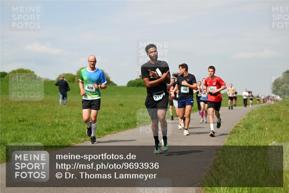 10.05.2026 - 8. Wedeler Halbmarathon Dr. Thomas Lammeyer http://msf.ph/oto/9693936 10.05.2026 11:18:44 Laufen 926, 2157, 842, 931 meine-sportfotos.de