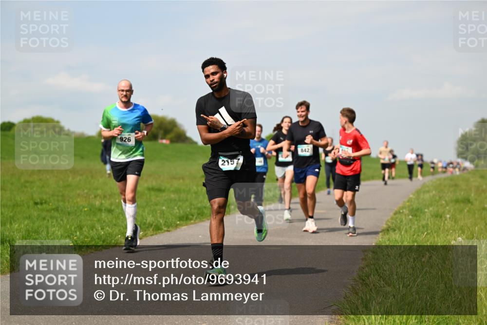 10.05.2026 - 8. Wedeler Halbmarathon Dr. Thomas Lammeyer http://msf.ph/oto/9693941 10.05.2026 11:18:45 Laufen 926, 2157, 842 meine-sportfotos.de