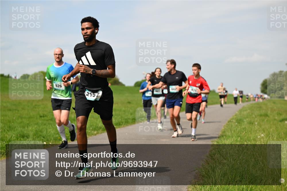 10.05.2026 - 8. Wedeler Halbmarathon Dr. Thomas Lammeyer http://msf.ph/oto/9693947 10.05.2026 11:18:45 Laufen 931, 926, 641, 2157 meine-sportfotos.de