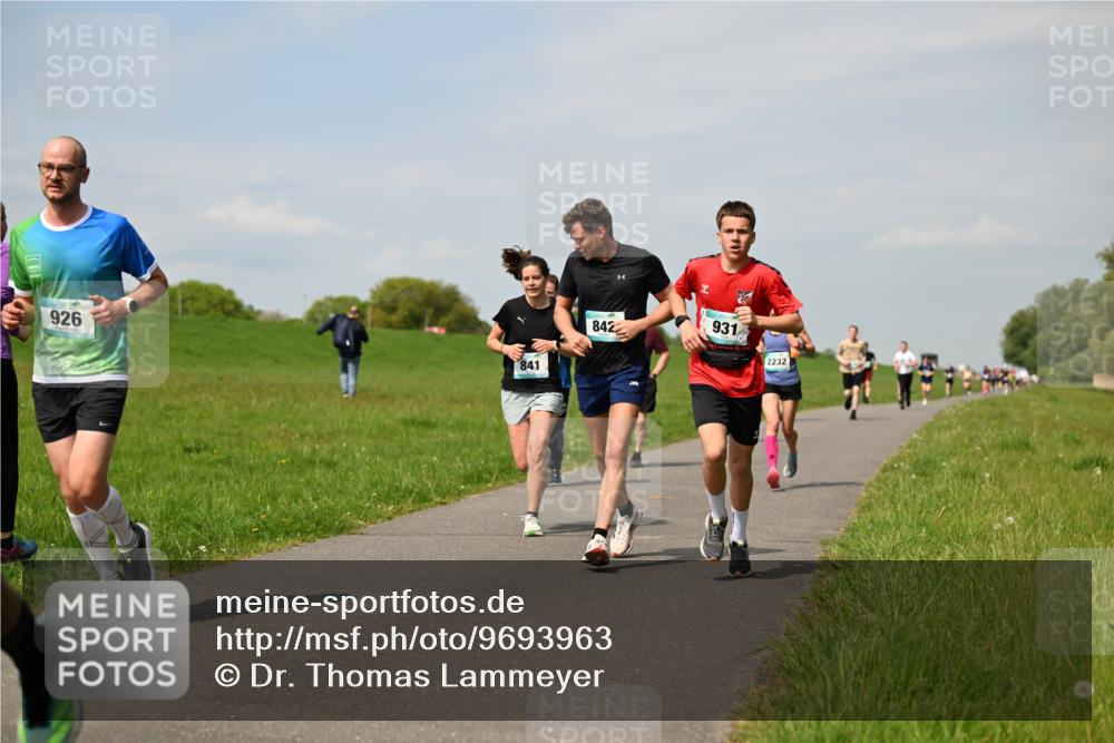 10.05.2026 - 8. Wedeler Halbmarathon Dr. Thomas Lammeyer http://msf.ph/oto/9693963 10.05.2026 11:18:46 Laufen 926, 841, 842, 931, 2232 meine-sportfotos.de