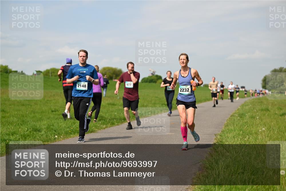 10.05.2026 - 8. Wedeler Halbmarathon Dr. Thomas Lammeyer http://msf.ph/oto/9693997 10.05.2026 11:18:49 Laufen 2148, 677, 2232 meine-sportfotos.de