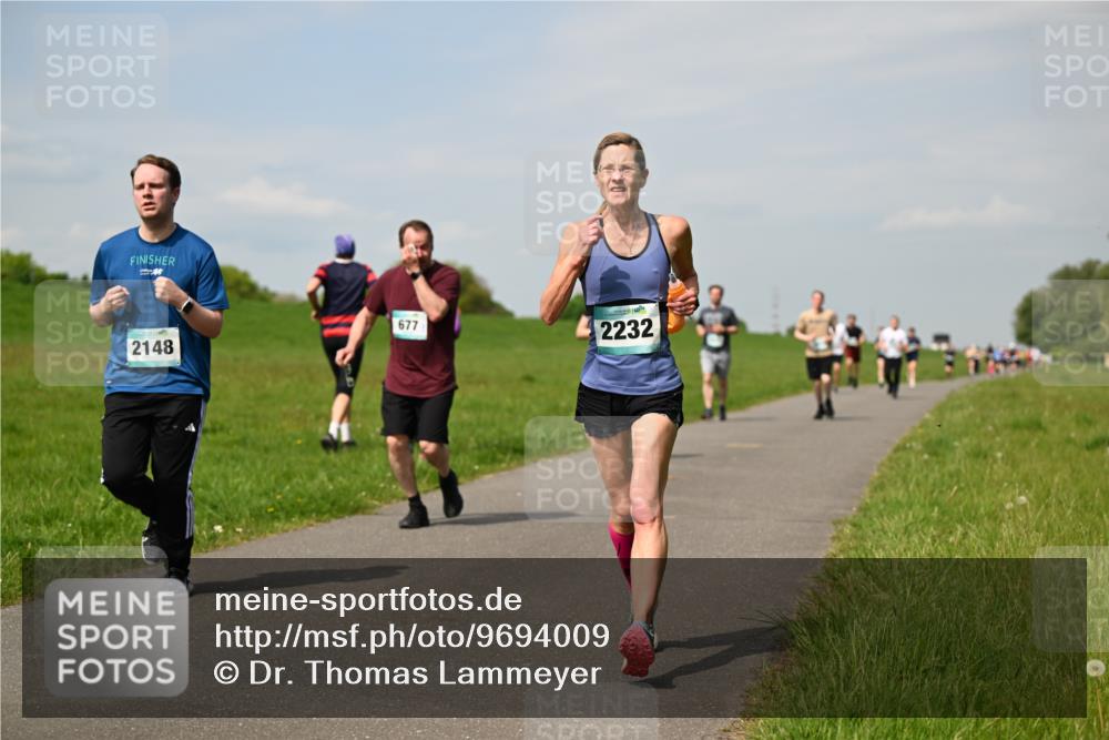 10.05.2026 - 8. Wedeler Halbmarathon Dr. Thomas Lammeyer http://msf.ph/oto/9694009 10.05.2026 11:18:50 Laufen 677, 2232, 2148 meine-sportfotos.de