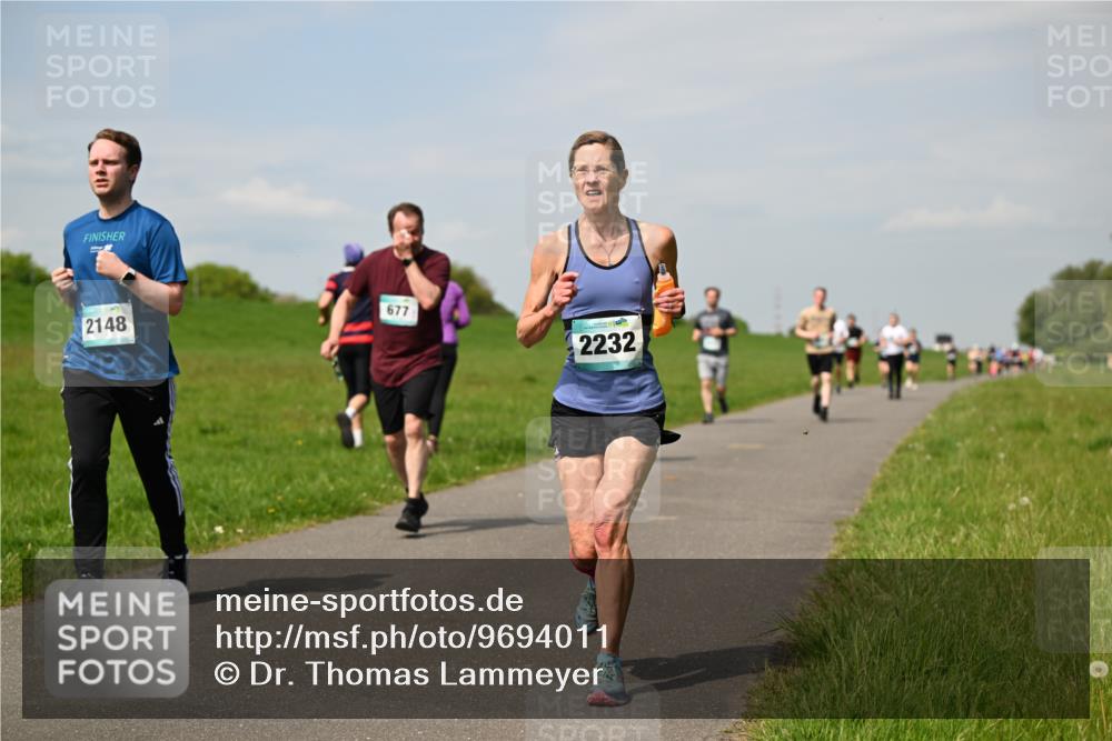 10.05.2026 - 8. Wedeler Halbmarathon Dr. Thomas Lammeyer http://msf.ph/oto/9694011 10.05.2026 11:18:50 Laufen 677, 2148, 2232 meine-sportfotos.de