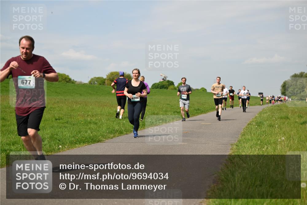 10.05.2026 - 8. Wedeler Halbmarathon Dr. Thomas Lammeyer http://msf.ph/oto/9694034 10.05.2026 11:18:51 Laufen 677, 2071, 209 meine-sportfotos.de
