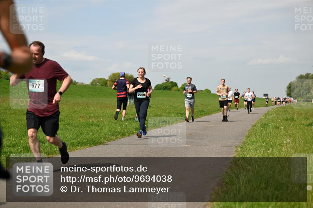 10.05.2026 - 8. Wedeler Halbmarathon Dr. Thomas Lammeyer http://msf.ph/oto/9694038 10.05.2026 11:18:51 Laufen 677, 2209, 2071, 2115 meine-sportfotos.de