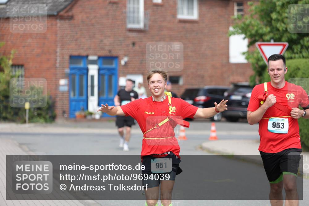 10.05.2026 - 8. Wedeler Halbmarathon Andreas Tolksdorf http://msf.ph/oto/9694039 10.05.2026 10:21:16 Laufen 951, 953, 92 meine-sportfotos.de