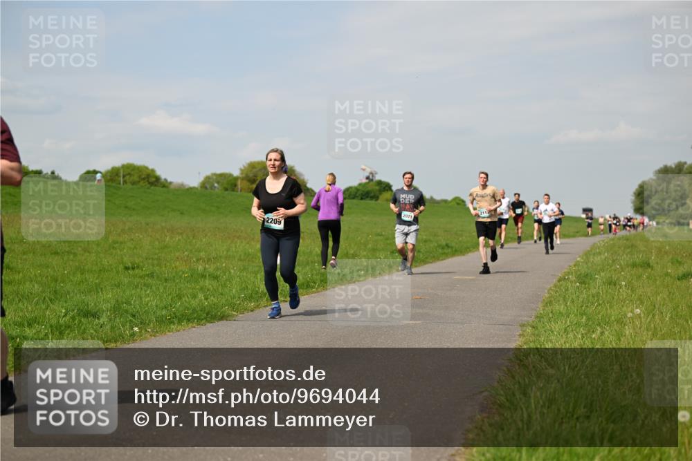 10.05.2026 - 8. Wedeler Halbmarathon Dr. Thomas Lammeyer http://msf.ph/oto/9694044 10.05.2026 11:18:52 Laufen 2209, 2113, 2071 meine-sportfotos.de