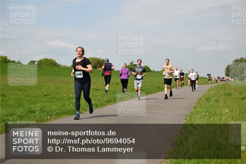 10.05.2026 - 8. Wedeler Halbmarathon Dr. Thomas Lammeyer http://msf.ph/oto/9694054 10.05.2026 11:18:52 Laufen 2209, 2115, 2071 meine-sportfotos.de