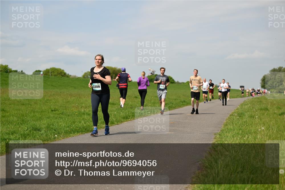 10.05.2026 - 8. Wedeler Halbmarathon Dr. Thomas Lammeyer http://msf.ph/oto/9694056 10.05.2026 11:18:52 Laufen 2071, 2115, 2209 meine-sportfotos.de