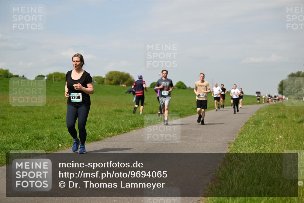10.05.2026 - 8. Wedeler Halbmarathon Dr. Thomas Lammeyer http://msf.ph/oto/9694065 10.05.2026 11:18:53 Laufen 2209, 2071 meine-sportfotos.de