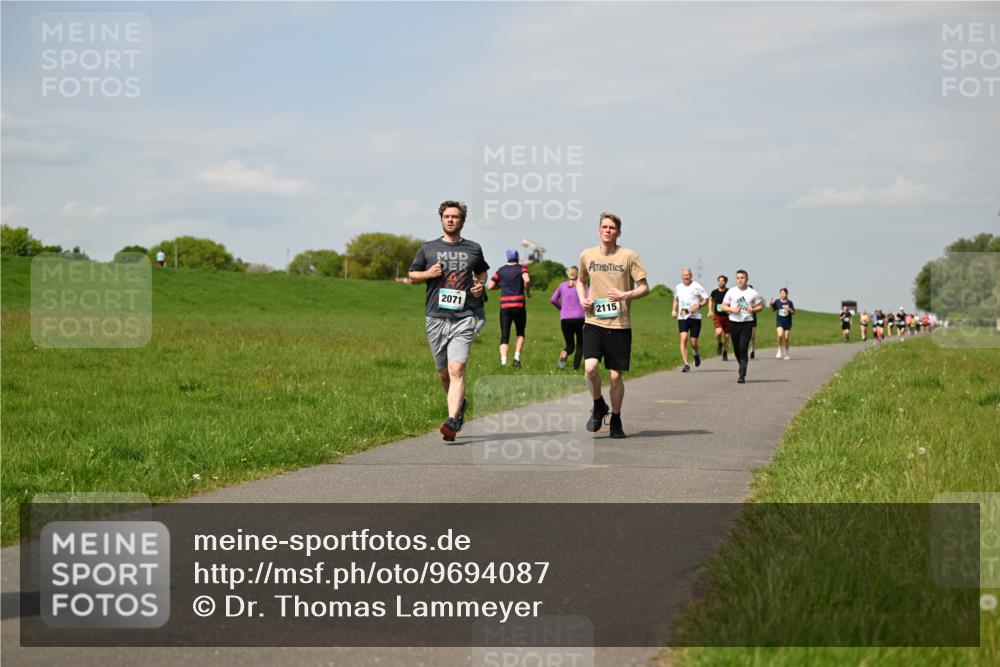 10.05.2026 - 8. Wedeler Halbmarathon Dr. Thomas Lammeyer http://msf.ph/oto/9694087 10.05.2026 11:18:54 Laufen 2071, 2115 meine-sportfotos.de