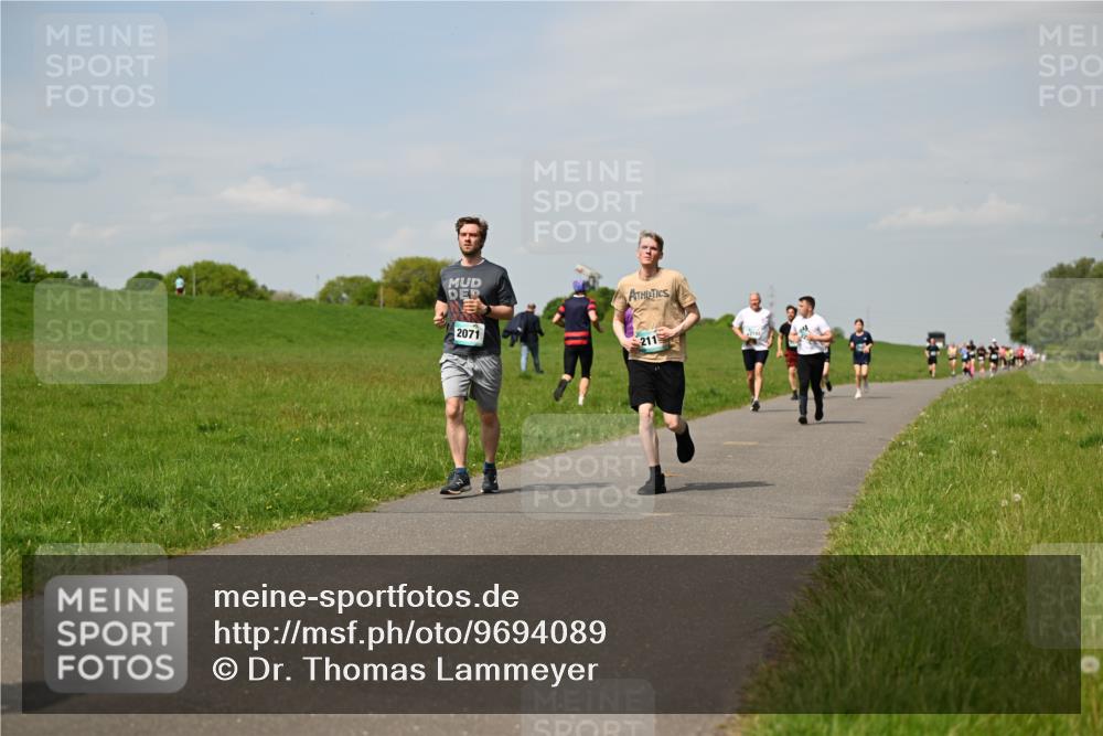10.05.2026 - 8. Wedeler Halbmarathon Dr. Thomas Lammeyer http://msf.ph/oto/9694089 10.05.2026 11:18:55 Laufen 2071, 211 meine-sportfotos.de