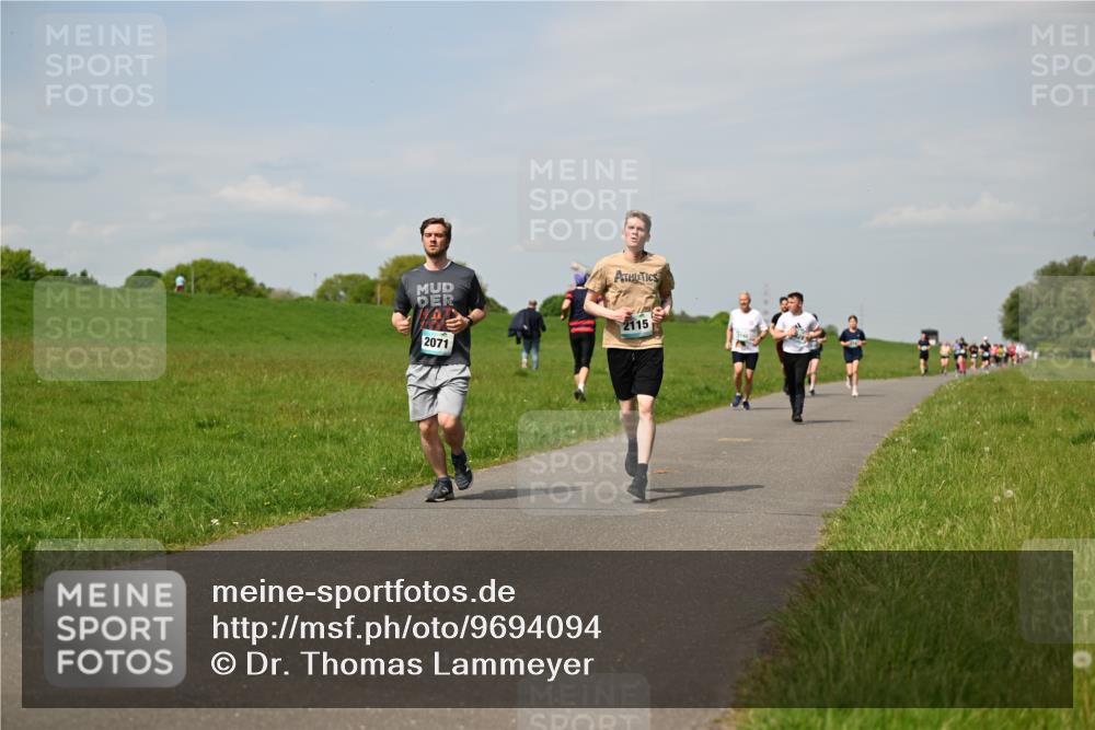 10.05.2026 - 8. Wedeler Halbmarathon Dr. Thomas Lammeyer http://msf.ph/oto/9694094 10.05.2026 11:18:55 Laufen 2115, 2071 meine-sportfotos.de