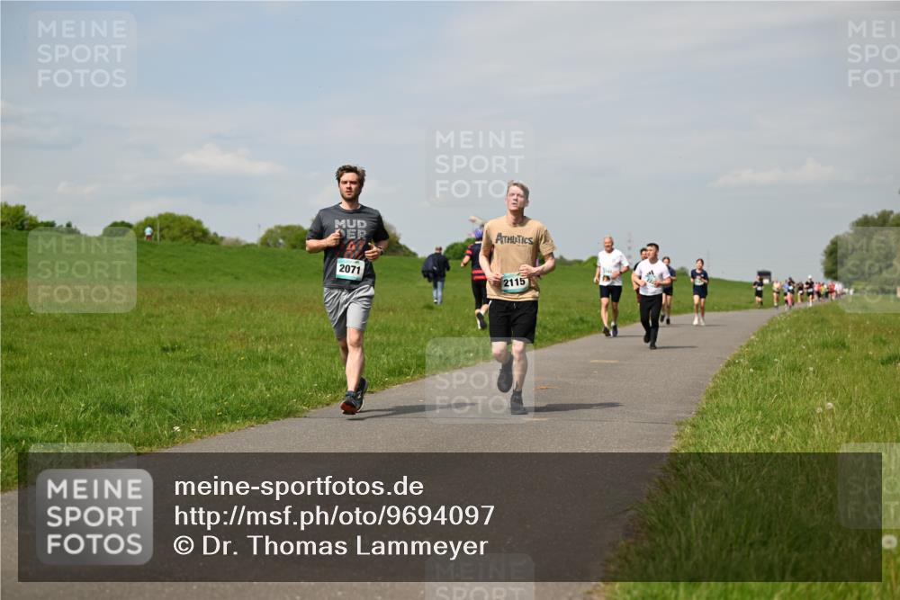 10.05.2026 - 8. Wedeler Halbmarathon Dr. Thomas Lammeyer http://msf.ph/oto/9694097 10.05.2026 11:18:55 Laufen 2071, 2115 meine-sportfotos.de