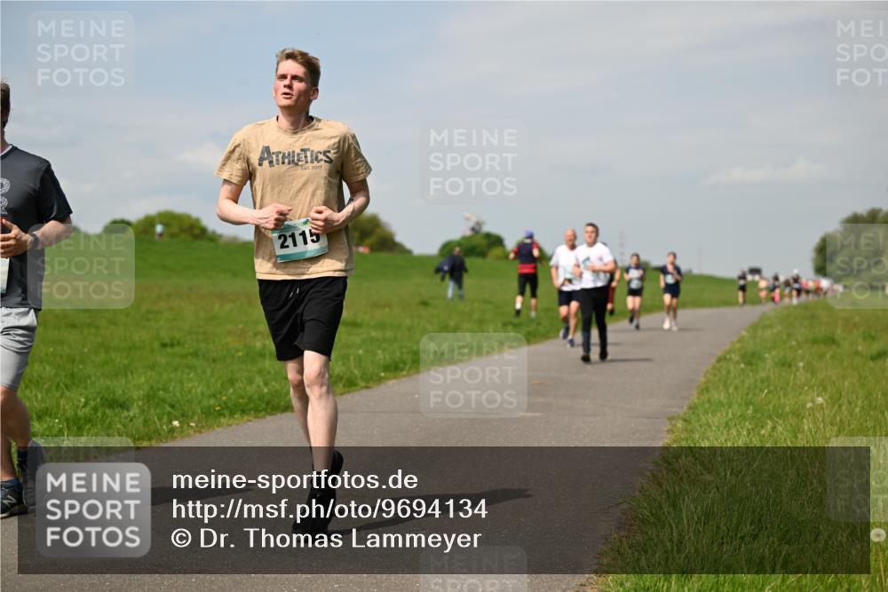 10.05.2026 - 8. Wedeler Halbmarathon Dr. Thomas Lammeyer http://msf.ph/oto/9694134 10.05.2026 11:18:57 Laufen 2017, 2115 meine-sportfotos.de