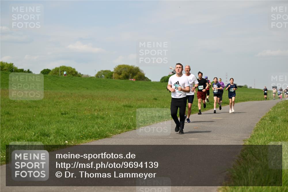 10.05.2026 - 8. Wedeler Halbmarathon Dr. Thomas Lammeyer http://msf.ph/oto/9694139 10.05.2026 11:18:59 Laufen 2229, 214 meine-sportfotos.de