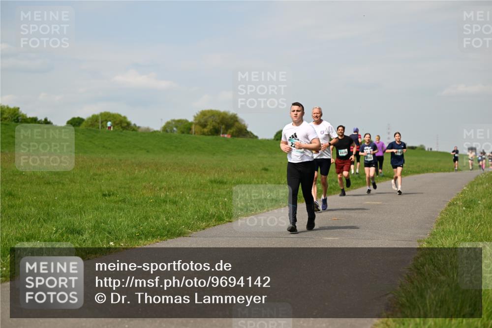 10.05.2026 - 8. Wedeler Halbmarathon Dr. Thomas Lammeyer http://msf.ph/oto/9694142 10.05.2026 11:18:59 Laufen 2229, 2155 meine-sportfotos.de