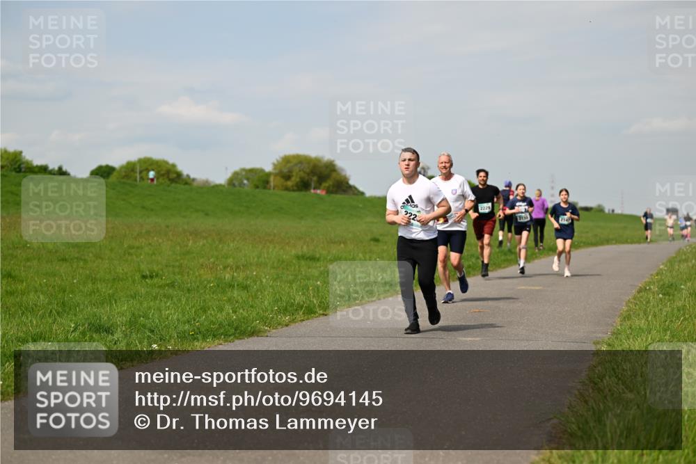 10.05.2026 - 8. Wedeler Halbmarathon Dr. Thomas Lammeyer http://msf.ph/oto/9694145 10.05.2026 11:18:59 Laufen 222, 2229, 2147 meine-sportfotos.de